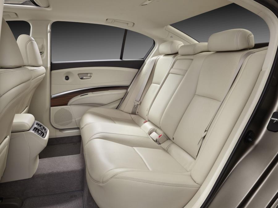 Интерьер Acura RLX 2013 года  (фото 27 из 41)